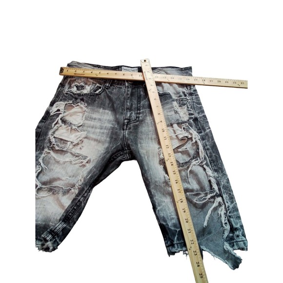 Men's‎ Twenty Two Oz  Shorts Lots Of Holes And Skin Shows Size 32 - Picture 12 of 16